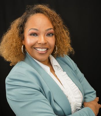 Portrait of Shelia Ware, Realtor®.